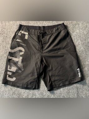 Reebok Gym Shorts Stronger with Every Rep Mens Sz M Black Zipper Pocket 9”inseam